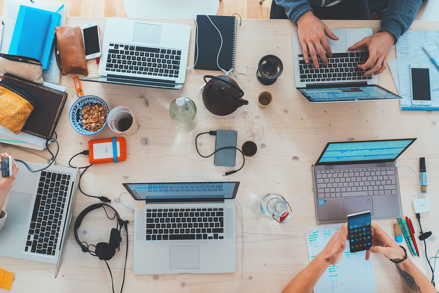 persone al computer
